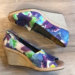 Toms floral wedges